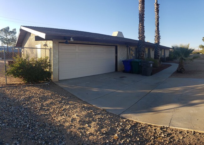 Building Photo - Spacious 4 bedroom home in Yucca Valley