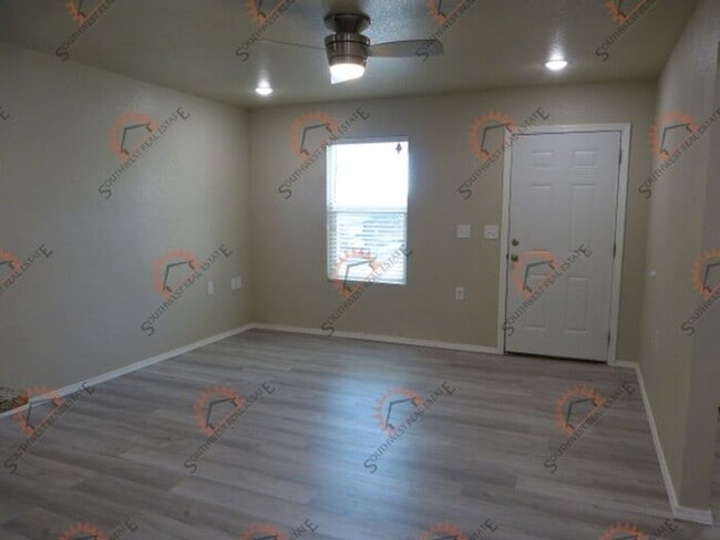 Building Photo - Modern 2 bedroom 2 bath apartment- W&D in ...