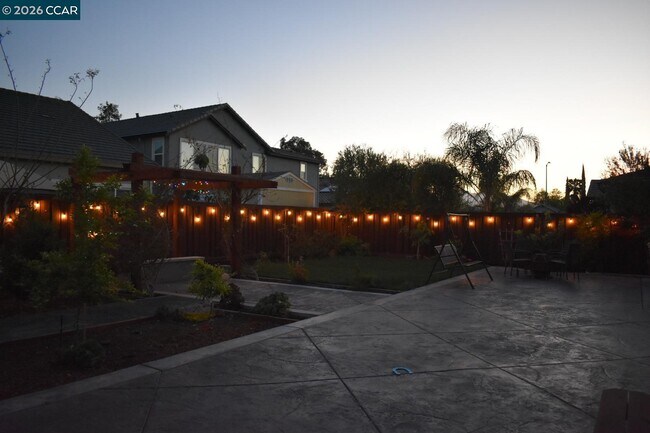 Building Photo - 582 Mandevilla Dr