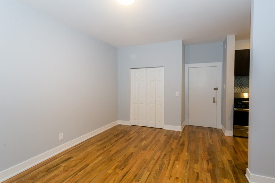 Building Photo - 4828 N Damen Ave