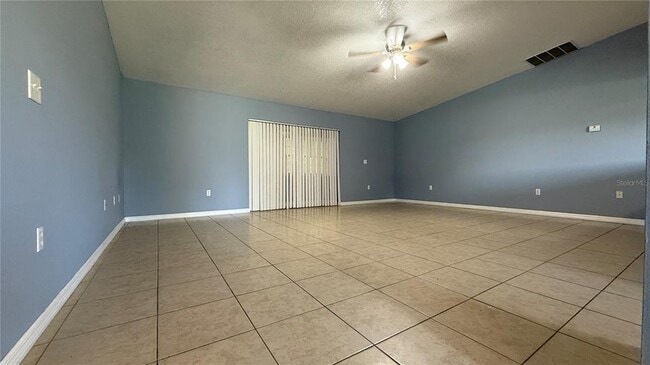 Building Photo - 404 Spike Ct