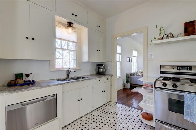 Building Photo - 5114 Avenue G