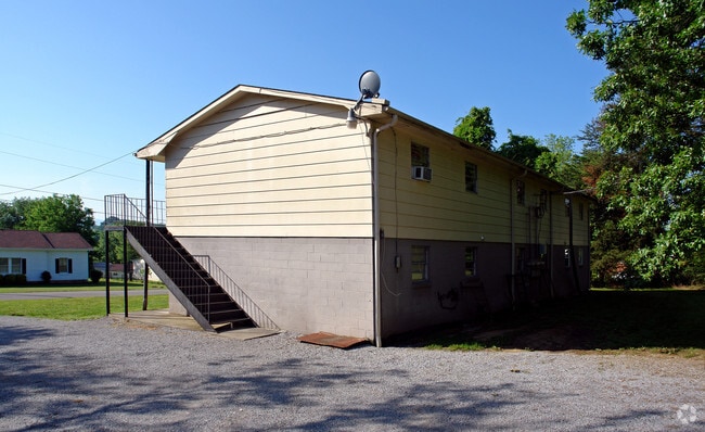 Building Photo - 611-621 Eagleton Rd