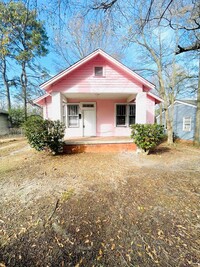 Building Photo - ** 2 bed 1 bath Located behind Jackson Hos...
