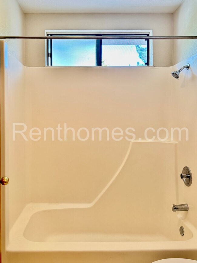 Building Photo - 8308 Regents Rd