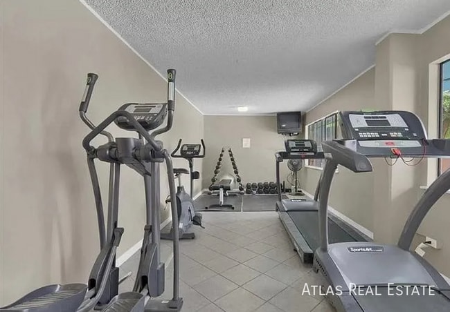 Building Photo - 909 Logan St