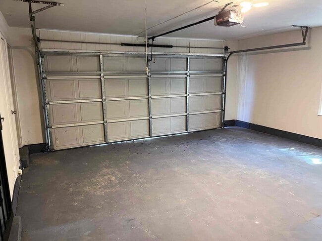 Building Photo - 709 Belmont Dr