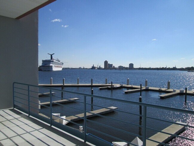 Building Photo - Downtown