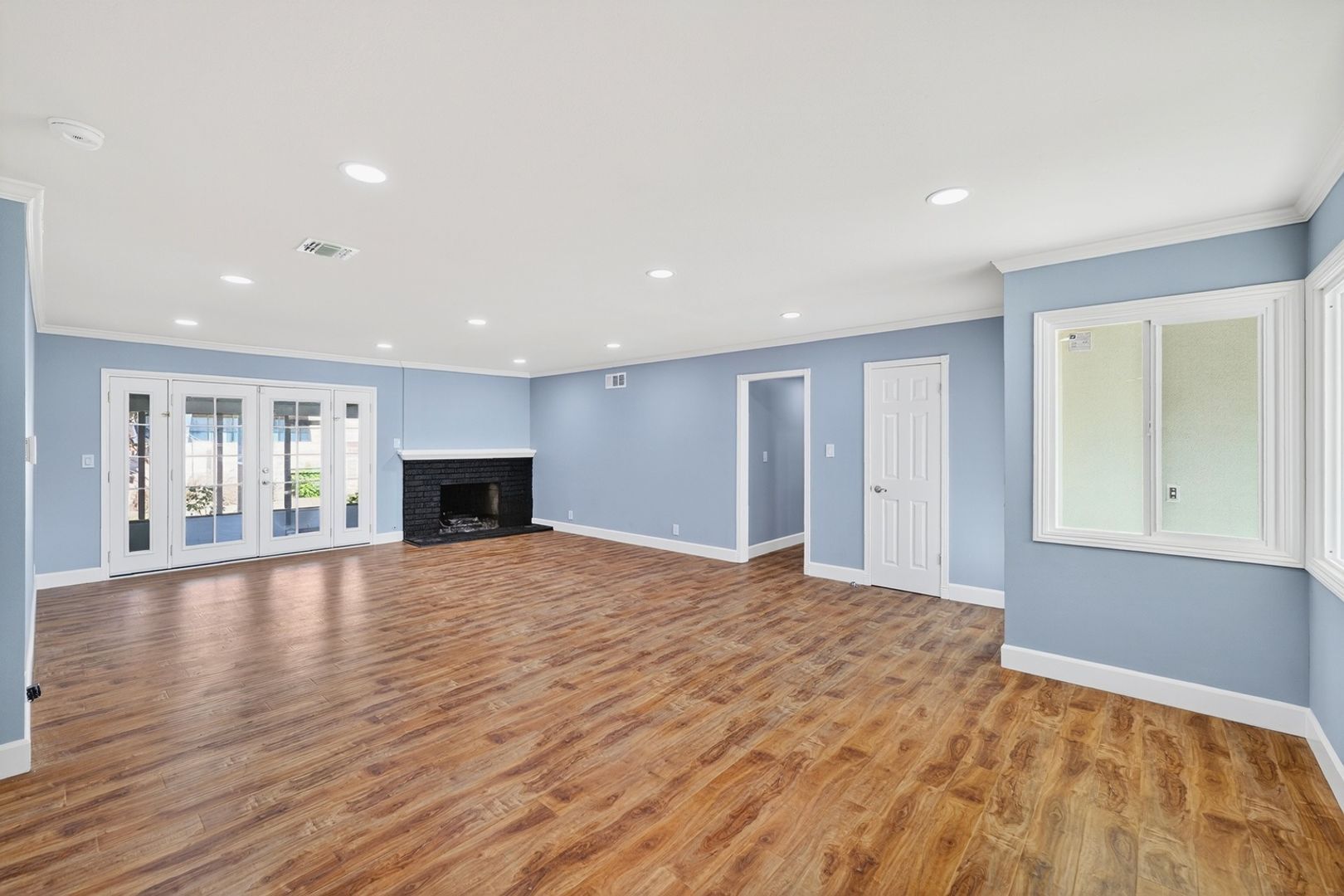 Building Photo - 445 E Hoover Ave