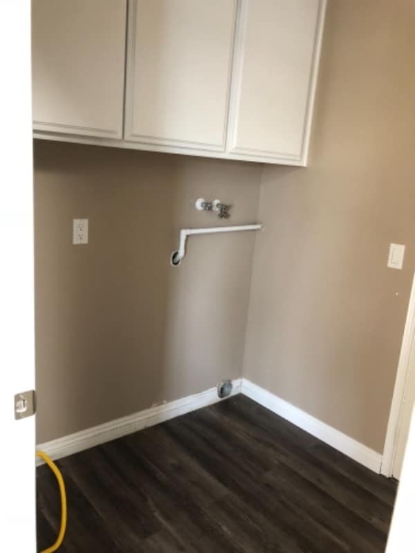 Building Photo - 1824 Queens Way