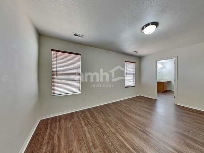 Building Photo - 771 W 300 S