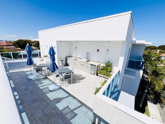 Building Photo - 1 S Palmway