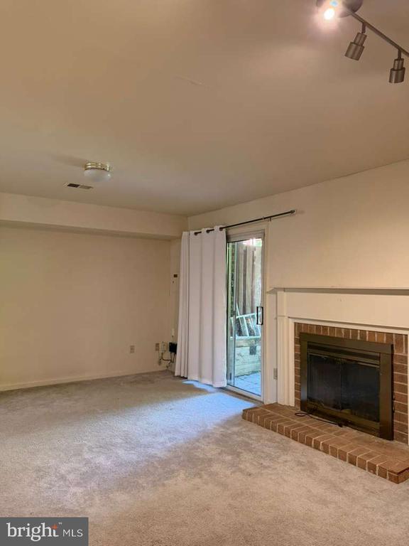 Building Photo - 5976 Norham Dr