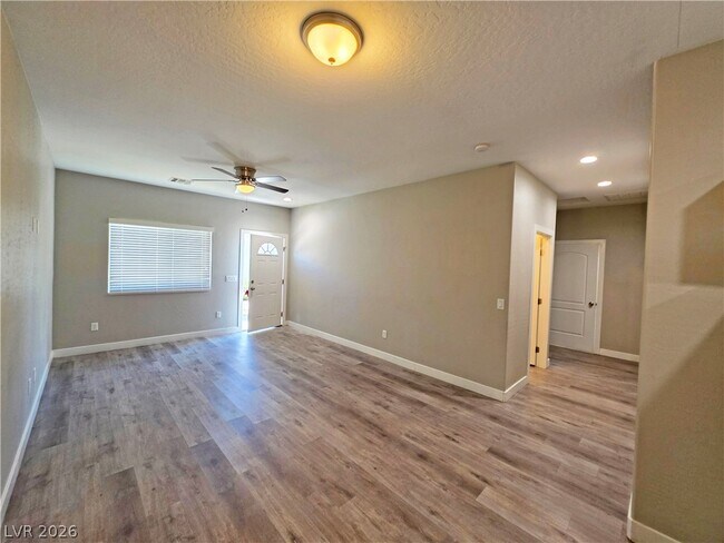 Building Photo - 1121 Sixshooter Ave
