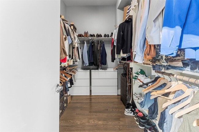 Building Photo - 2104 Dennis St