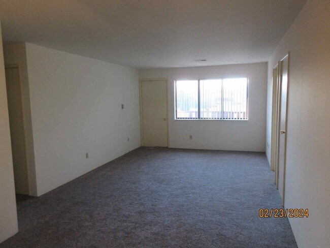 Building Photo - Spacious 2 bedroom + den in Germantown!