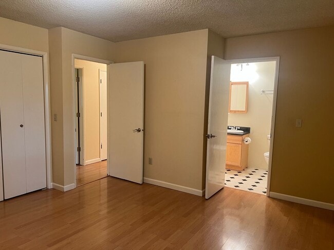 Building Photo - 4 Bedroom House in Prime Oceanview Location