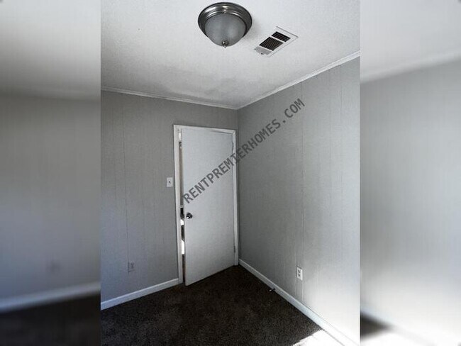 Building Photo - 404 Live Oak Dr