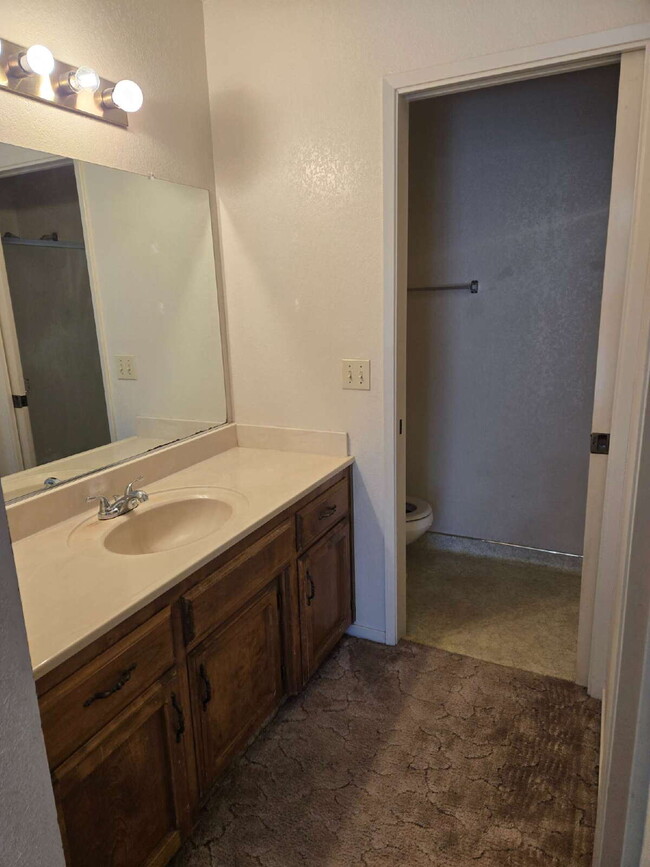 Building Photo - Highly Sought After Location! Available 5/9!