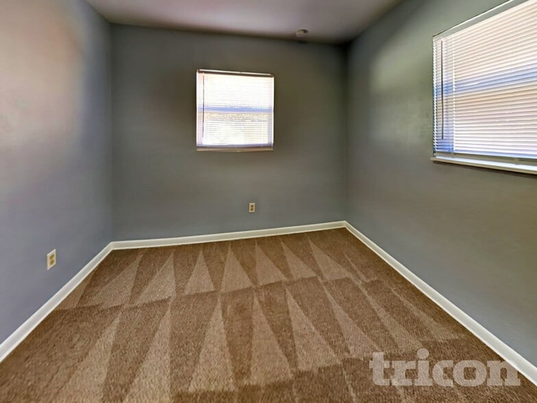 Building Photo - 1809 W Crawford St