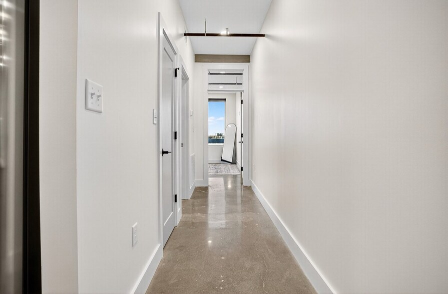 Building Photo - 310 S Boulder Ave