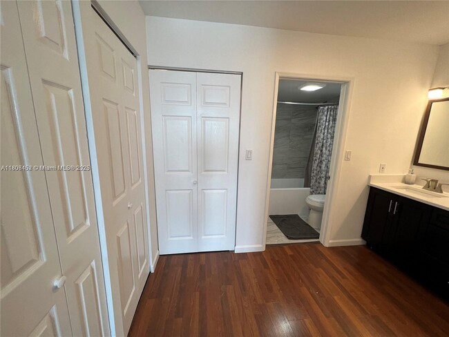 Building Photo - 20515 E Country Club Dr