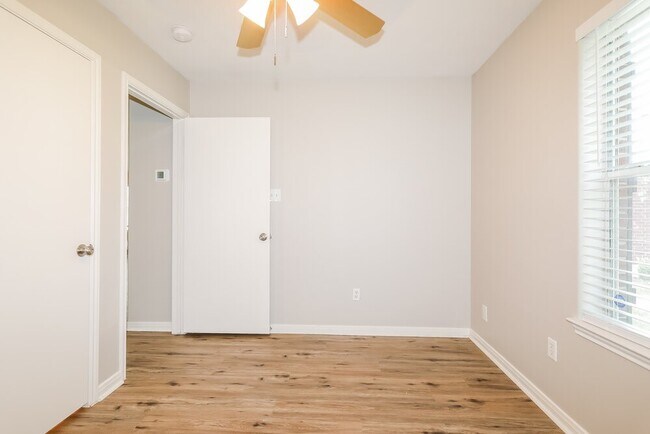 Building Photo - 16325 Sun View Ln