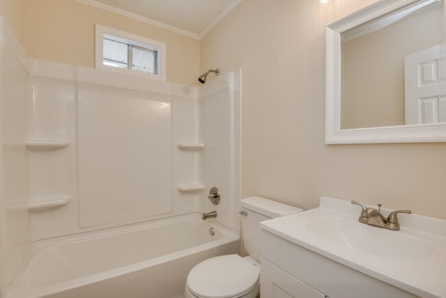 Building Photo - 103 Smallridge St