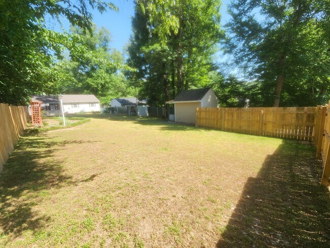Building Photo - 2 Bedroom 1 Bath Rancher with Incredible Yard & Bonus Spaces