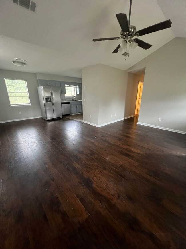 Building Photo - SPRING MOVE-IN SPECIAL: $500 OFF 1ST MONTH...