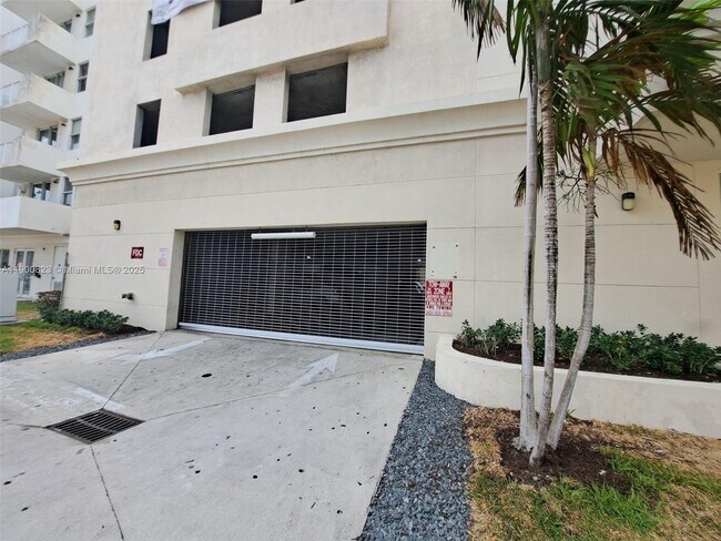 Building Photo - 120 SW 8th Ave