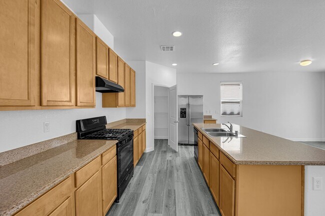 Building Photo - 5 br, 3 bath House - 9835 Colenso Ct