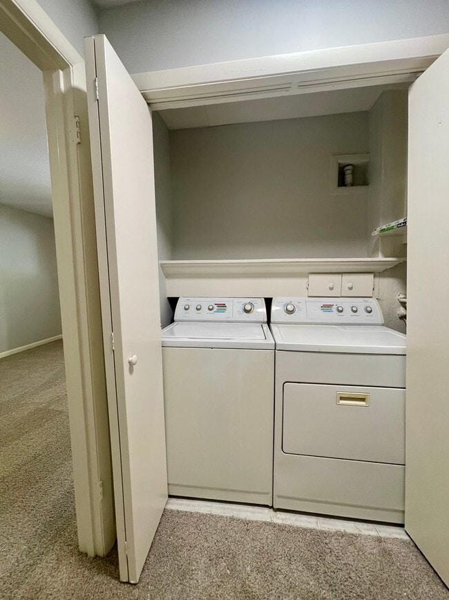 Building Photo - Newly renovated 2 bedroom apartment - Grea...