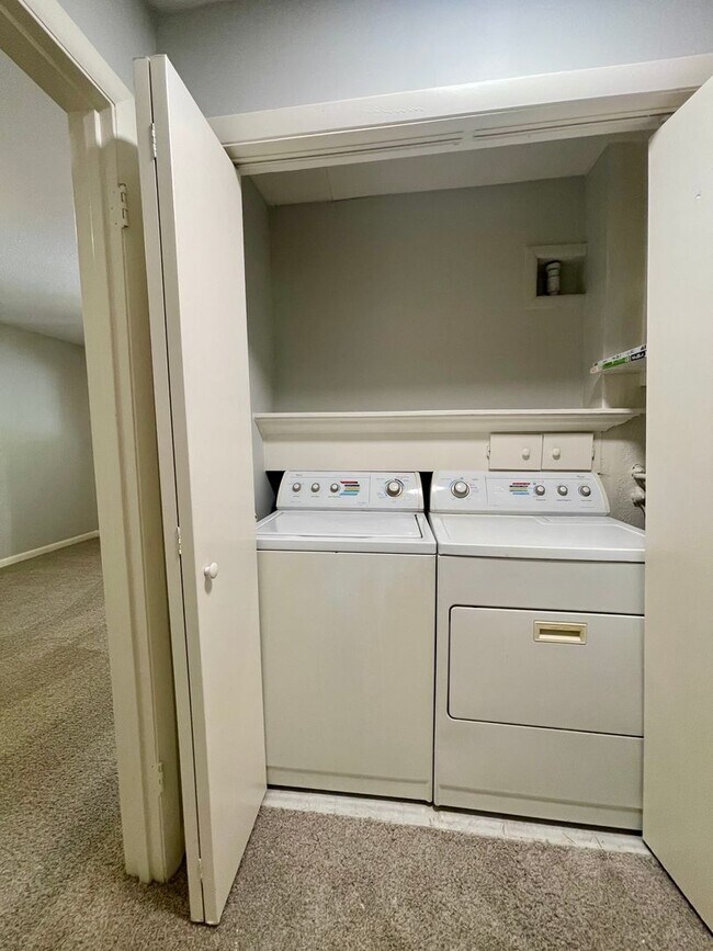 Building Photo - Newly renovated 2 bedroom apartment - Great value in a great location!