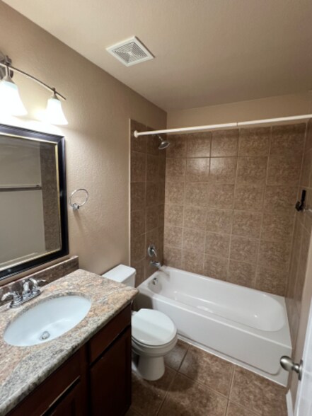 Building Photo - 4504 Red Robin Ct