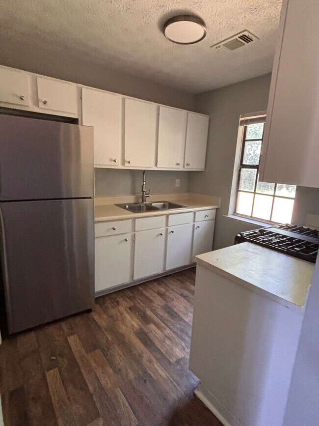 Building Photo - 821 W Edgemont Ave