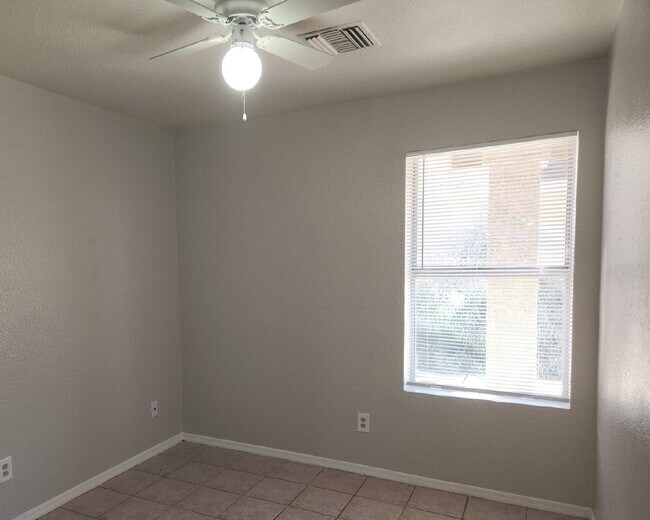 Building Photo - MARVELOUS TWO BEDROOMS AND ONE BATHROOM AV...