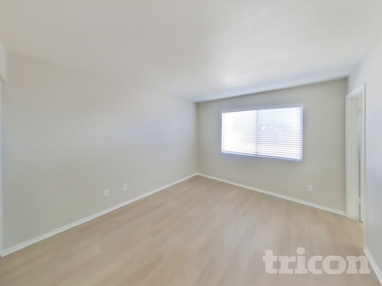 Building Photo - 7331 W Mountain View Rd