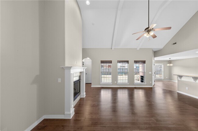 Building Photo - 402 SW Arch St