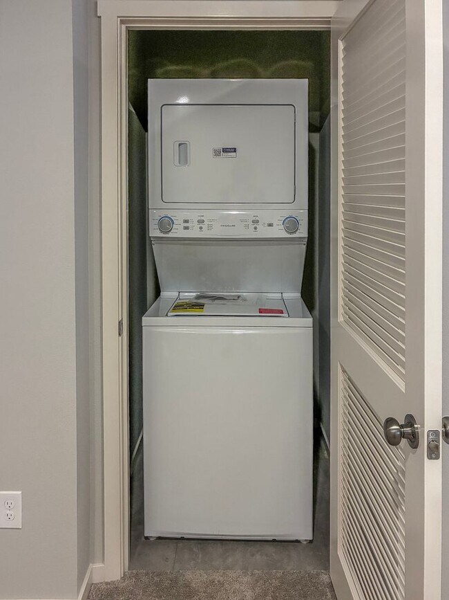 Building Photo - New Townhome 3 Bedroom Available now in Smith Creek Neighborhood