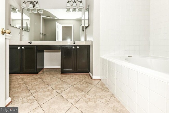 Building Photo - 6018 Callaway Ct