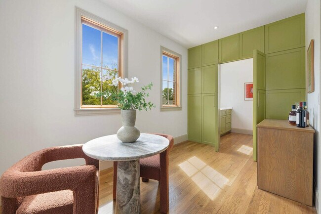 Building Photo - 501 NW B St