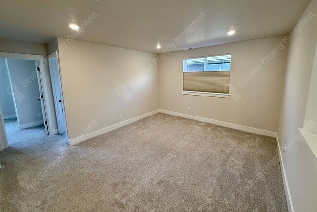 Building Photo - Fantastic 3 BR in Petrosa with mountain views and tons of amenities!