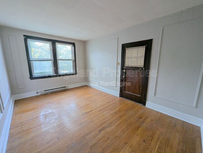 Building Photo - 3862 S Spring Ave