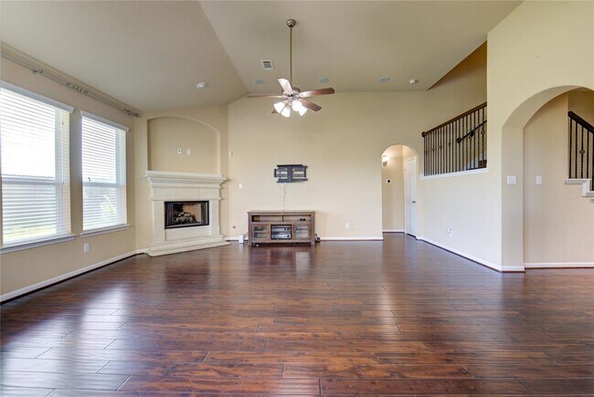 Building Photo - 6907 Stevenson Dr