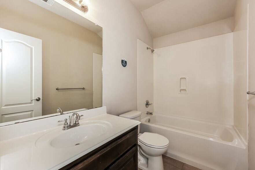 Building Photo - 409 Roundrock Ln