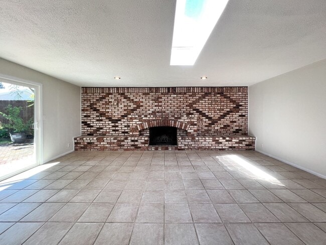 Building Photo - Single-Level Bel Aire Home with Spacious Layout