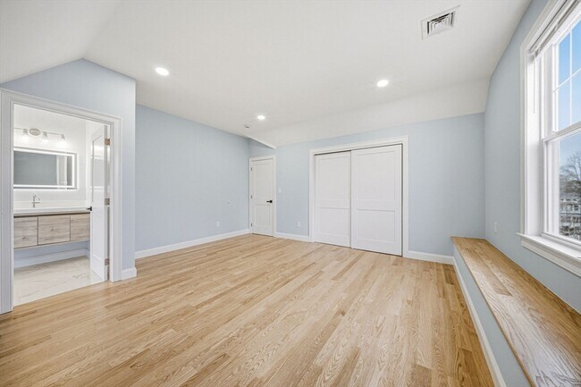 Building Photo - 9 Logan Ave