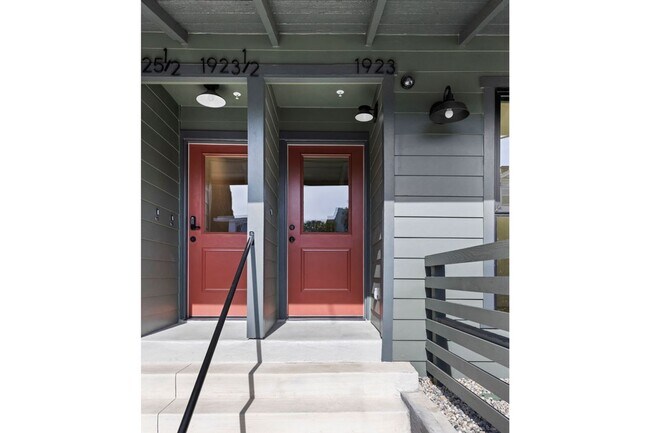 Building Photo - 5 Bed / 5 Bath Residence in Echo Park Now Available!