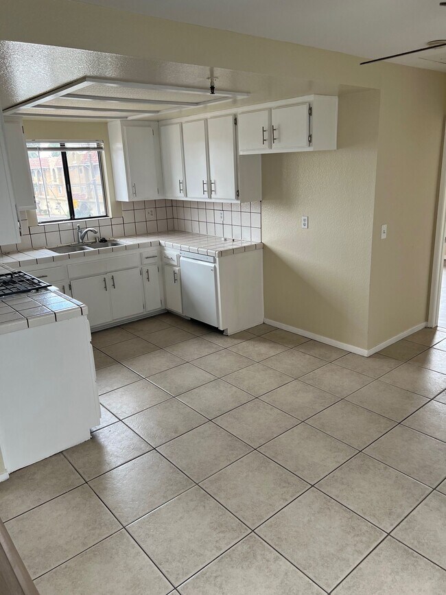 Building Photo - 3301 W 139th St